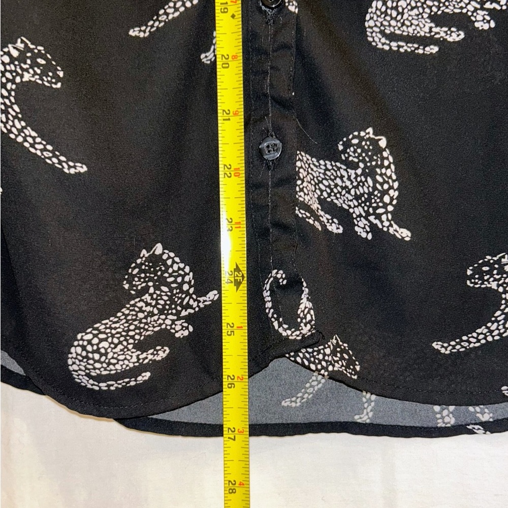 New York & Company Black Shirt with White Leopard Design, Size M “see pictures” - Picture 6 of 6